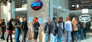 Πάνω από 7 εκατ. οι Ελληνες που δεν εργάζονται -Χώρα ανέργων και συνταξιούχων