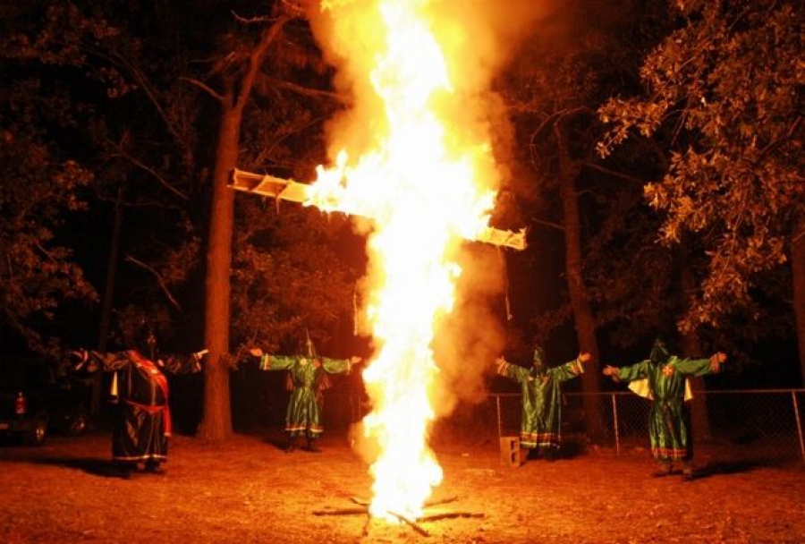 ΑΠΙΣΤΕΥΤO: Η νέα Ku Klux Klan ανοίγει τις πόρτες της σε μαύρους, Εβραίους και ομοφυλόφιλους