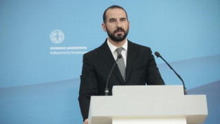 Τζανακόπουλος: Οι κληρικοί απελευθερώνουν θέσεις δημοσίων υπαλλήλων