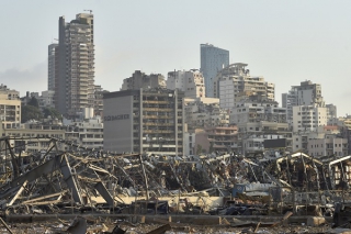 Ισχυρή έκρηξη στη Βηρυτό: Δεκάδες νεκροί, χιλιάδες τραυματίες