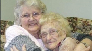 HΠΑ: Γυναίκα 82 ετών βρήκε την 96χρονη βιολογική της μητέρα