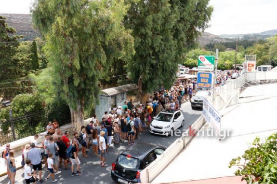Κρήτη: Εικόνες ντροπής στην Κνωσό - Οι ουρές ατελείωτης ταλαιπωρίας - Τραγελαφική σκηνή με οδηγό λεωφορείου
