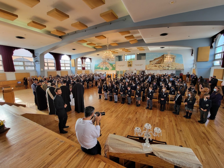 O Αρχιεπίσκοπος Ελπιδοφόρος τέλεσε αγιασμό στα σχολεία του Αγίου Δημητρίου Αστόριας (βίντεο)
