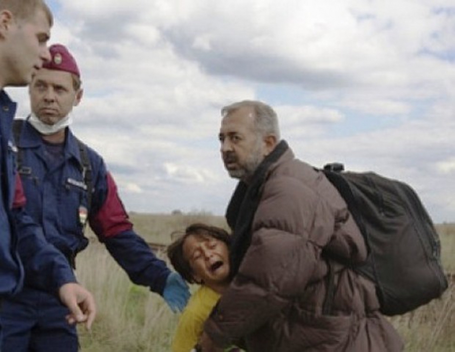 ΣΥΓΚΛΟΝΙΖΕΙ: Τι απέγινε ο μικρός Ζαϊντ, ο πρόσφυγας από τη Συρία, που κλώτσησε η εικονολήπτρια ουγγρικού σταθμού, όταν προσπάθησε να περάσει τα σύνορα με τον πατέρα του;