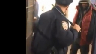 Νέα Υόρκη: Αστυνομικός αντιμετώπισε πέντε άνδρες χωρίς όπλο - Αφέθηκαν ελεύθεροι από τον Εισαγγελέα