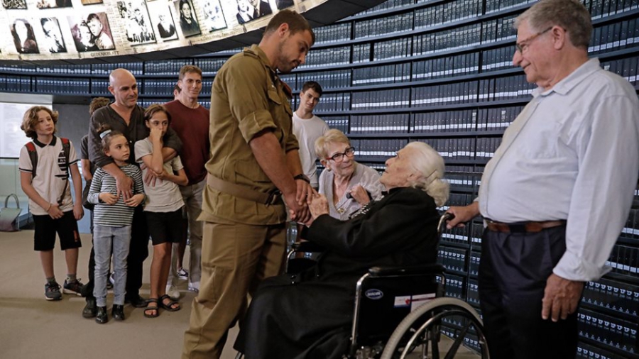 Ισραήλ: Η 92χρονη Μελπομένη συναντήθηκε με την εβραϊκή οικογένεια που έσωσε από τους Ναζί