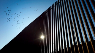 Δεκαέξι αμερικανικές Πολιτείες προσέφυγαν εναντίον της έκτακτης ανάγκης για το Τείχος