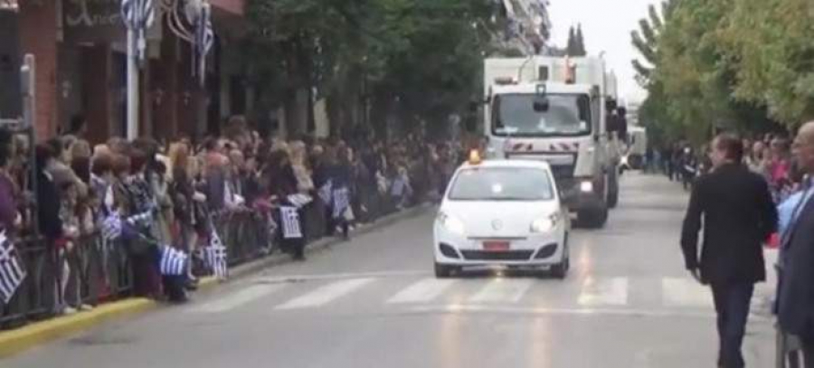 ΞΕΦΤΙΛΑ!Παρέλασαν τα απορριμματοφόρα στη Θεσσαλονίκη υπό τους ήχους του «Μακεδονία ξακουστή» [βίντεο] |