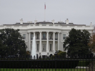 CNN: Εκρηκτικό πακέτο εξουδετερώθηκε και στον Λευκό Οίκο