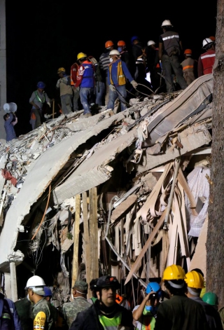 Μεξικό – Σεισμός: Απελπισία και θάνατος από τα 7,1 Ρίχτερ – Σκηνές αρχαίας τραγωδίας στο σχολείο που κατέρρευσε