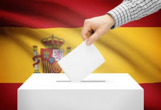 Όπως δείχνουν οι μέχρι τώρα δημοσκοπήσεις η εκλογική μάχη στην Ισπανία θα κριθεί μεταξύ των Συντηρητικών, των Φιλελεύθερων και των Σοσιαλιστών, αφού το «αδελφό κόμμα» του ΣΥΡΙΖΑ στην Ισπανία, οι Podemos έχουν υποχωρήσει πάρα πολύ!