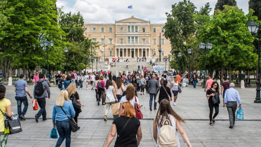 Κατά 355.000 κατοίκους μειώθηκε ο ελληνικός πληθυσμός από το 2008
