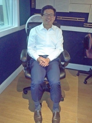 O DR Mike Yao στον Hellas FM
