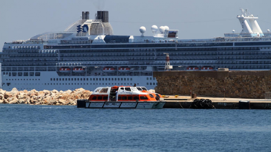 Κοροναϊός: Δύο ύποπτα περιστατικά σε κρουαζερόπλοιο έξω από τη Ρώμη