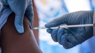 Βρετανία: Πιθανότατα τον Σεπτέμβριο η πρώτη διανομή εμβολίου για τον κορονοϊό