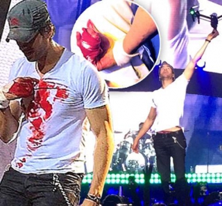 Φρικτό ατύχημα για τον Enrique Iglesias - Έκοψε τα δάχτυλά του σε συναυλία