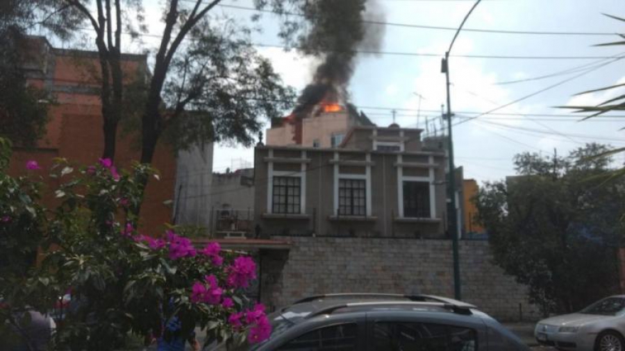 7.1 Ρίχτερ Σεισμός στο Μεξικό: Εγκλωβισμένοι πολίτες σε κτίρια που φλέγονται!