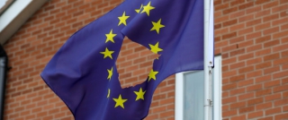 EKTAKTO- O ΚΑΜΕΡΟΝ ΑΠΟΚΛΕΙΕΙ ΔΕΥΤΕΡΟ ΔΗΜΟΨΗΦΙΣΜΑ  Brexit – Η Βρετανία της μεγάλης φυγής – &quot;Παγώνουν&quot; προσλήψεις ή &quot;μετακομίζουν&quot; οι επιχειρηματίες - Μπράνσον και Aston Martin λένε &quot;ξανασκεφτείτε το&quot;