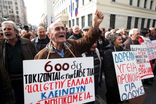 Στο στόχαστρο ξανά οι συντάξεις