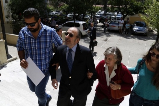 Ο... ανίδεος κύριος Μαρτίνης: &quot;Δεν ξέρω ποιοι μου έβαζαν εκατομμύρια στους λογαριασμούς! Δεν έχω ιδέα από τραπεζικά, ζητούσα λεφτά από τη γυναίκα μου&quot;