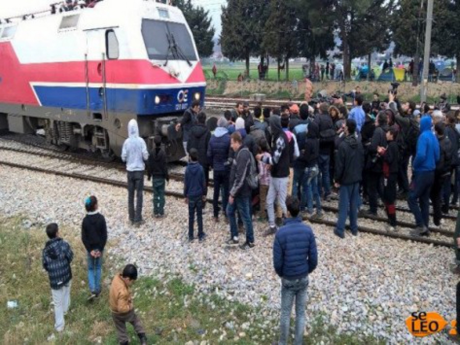 Ειδομένη: Νέα ένταση - Πρόσφυγες κινούνται προς τον φράχτη