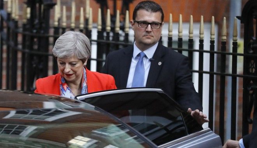 AΠΟΤΕΛΕΣΜΑΤΑ ΕΚΛΟΓΩΝ ΗΝΩΜΕΝΟ ΒΑΣΙΛΕΙΟ: ΠΥΡΡΕΙΟΣ ΝΙΚΗ ΓΙΑ ΜΕΙ-ΣΧΗΜΑΤΙΖΕΙ ΚΥΒΕΡΝΗΣΗ ΣΥΝΕΡΓΑΣΙΑΣ!