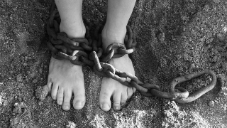 99 ΧΡΟΝΙΑ ΣΚΛΑΒΙΑ. ΤΑ ΑΓΕΝΝΗΤΑ ΕΛΛΗΝΟΠΟΥΛΑ ΤΑ ΣΚΕΦΤΗΚΕΣ ΑΛΕΞΗ;