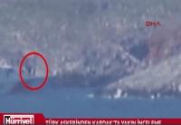 Ηurriyet: Πλοιάριο της τουρκικής ακροφυλακής "έδεσε" στα Ίμια [vid]