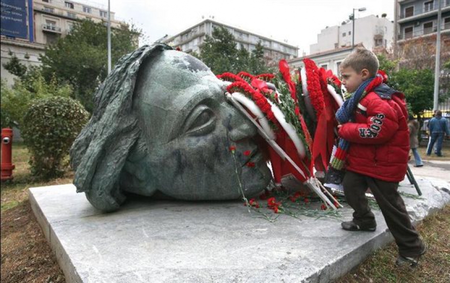 Μηνύματα για το Πολυτεχνείο