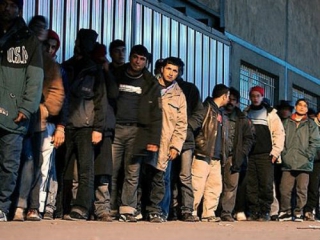Έξι συλλήψεις στη Λέσβο – “Ψάρευαν πελάτες” ανάμεσα στους λαθρομετανάστες!