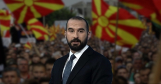 Ξεσκεπάζονται - Όταν ο Τζανακόπουλος διαδήλωνε στα Σκόπια υπέρ της &quot;Μακεδονίας&quot; Τότε ήταν υπέρ των διαδηλώσεων των Σκοπιανών εθνικιστών υπέρ της ψευδο&quot;Μακεδονίας&quot;