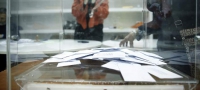 Public Issue: Στις 15,5 μονάδες η διαφορά ΝΔ-ΣΥΡΙΖΑ -Εδρες, σενάρια Πηγή: Public Issue: Στις 15,5 μονάδες η διαφορά ΝΔ-ΣΥΡΙΖΑ -Εδρες, σενάρια