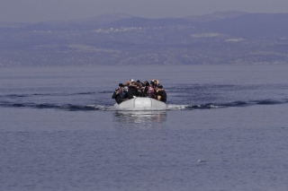 Τούρκοι αποβιβάστηκαν στις Οινούσσες και ζητούν πολιτικό άσυλο