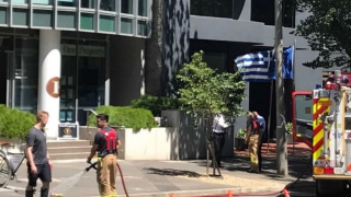 Έξω από το Ελληνικό Προξενείο της Mελβούρνης. Φώτο: ABC/ Karen Percy