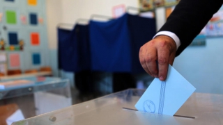 Νέα δημοσκόπηση με διψήφιο προβάδισμα ΝΔ