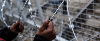 WSJ: Το plan b της ΕΕ για το προσφυγικό: Εγκλωβισμός των προσφύγων στην Ελλάδα