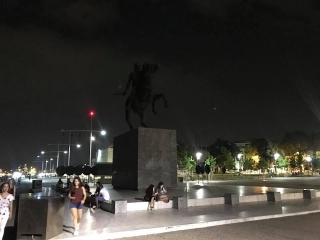 Σταμάτησαν να φωταγωγούν το Άγαλμα του Μεγάλου Αλεξάνδρου κατ’ εντολή του Μπουτάρη !