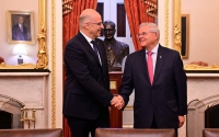 Μενέντεζ σε Δένδια: Η Τουρκία παραβιάζει τον ελληνικό εναέριο χώρο και διεξάγει παράνομες γεωτρήσεις στην κυπριακή ΑΟΖ