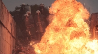 Αλητεία κουκουλοφόρων και προβοκατόρων για να διαλύσουν το συλλαλητήριο