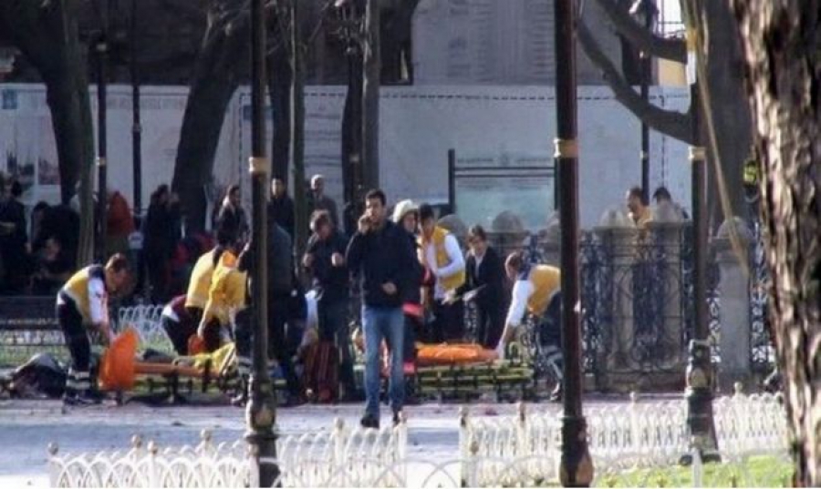 Έκρηξη έξω από το Sultanahmet στην Κωνσταντινούπολη με νεκρούς και πολλούς τραυματίες. Πρόκειται για ένα από τα πλέον τουριστικά σημεία της Πόλης. Έκρηξη και σε μεγάλο ξενοδοχείο στο Μάλτεπε