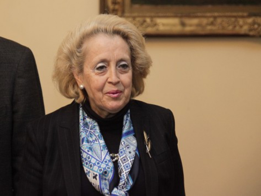 Πτώση της κυβέρνησης και... γυναίκα πρωθυπουργός για πρώτη φορά στην Ελλάδα!