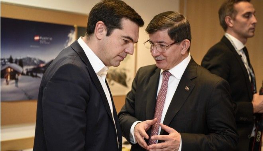 Μας δουλεύει ο Νταβούτογλου; &#039;Μην ανησυχείς&#039;, λέει στον Τσίπρα για το προσφυγικό