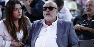 Κουρουμπλής: Διόρισε ολόκληρη την οικογένεια του!