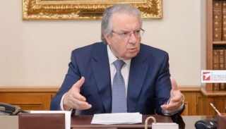 Ο καθηγητής Γιώργος Μπαμπινιώτης ξεμπροστιάζει το ψέμα Τσίπρα - Κοτζιά