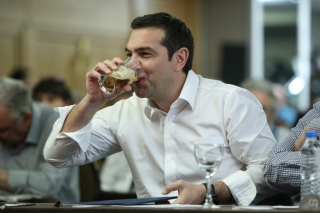 Στην ΥΓΕΙΑ των κορόιδων! Ο Α. Τσίπρας δίνει χιλιάδες ευρώ για ΥΠΕΡΩΡΙΕΣ που… ΘΑ γίνουν (ΕΓΓΡΑΦΟ)