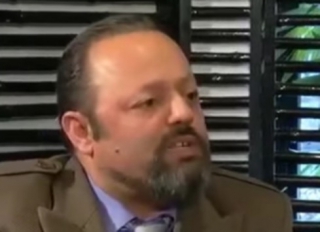 H ΓΕΛΟΙΟΤΗΤΑ ΣΥΝΕΧΙΖΕΤΑΙ! Αρτέμης Σώρρας: &#039;&#039;Χαστούκια και κλωτσιές θα σου δώσω&#039;&#039; - Χαμός με τον Σρόιτερ σε συνέντευξη [vid]