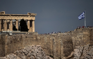Μαύρες προβλέψεις για την Ελλάδα το 2017 - «Μετατίθεται συνεχώς η χρεοκοπία της»