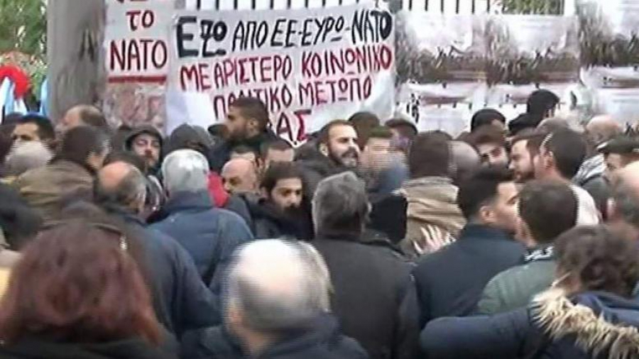 Προπηλάκισαν Υπουργούς και Βουλευτές του ΣΥΡΙΖΑ στο Πολυτεχνείο