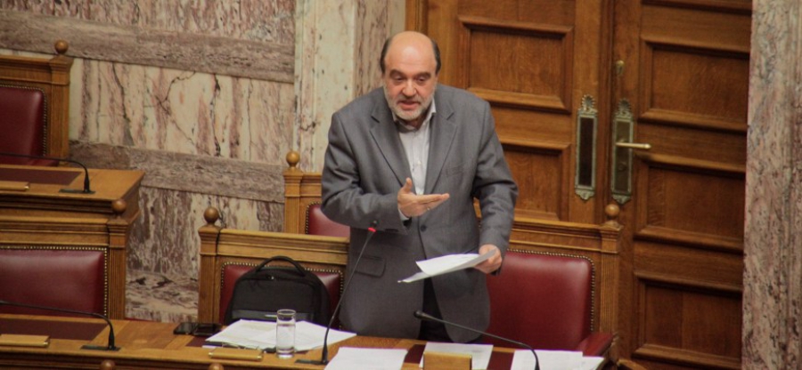 Άλλοι επτά υπάλληλοι με πλαστά πτυχία στη Βουλή. Κρούσμα και στο γραφείο Σημίτη