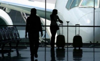 Αδειάζει η Ελλάδα – Πάνω από 482.000 Έλληνες μετανάστευσαν στο εξωτερικό την περίοδο 2008-2013